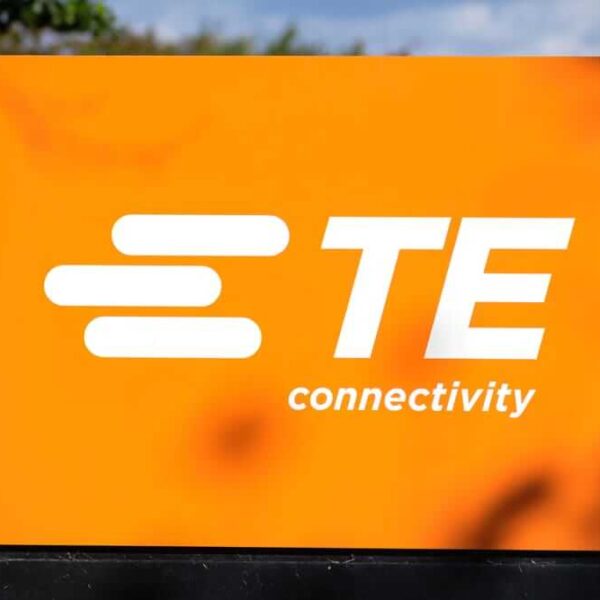 How Is TE Connectivity’s Stock Performance Compared to Other Technology Stocks?